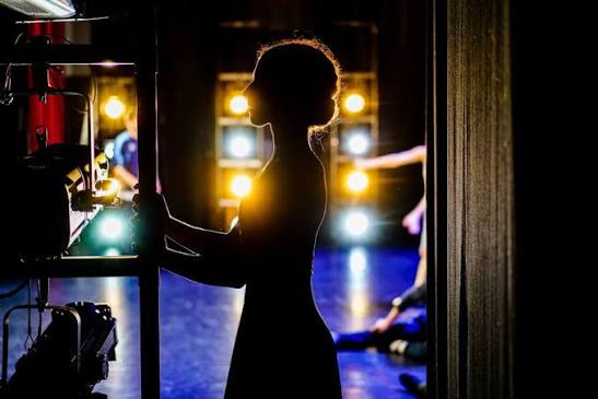 Dos técnicos/as de escenario /personal de backstage en Madrid
