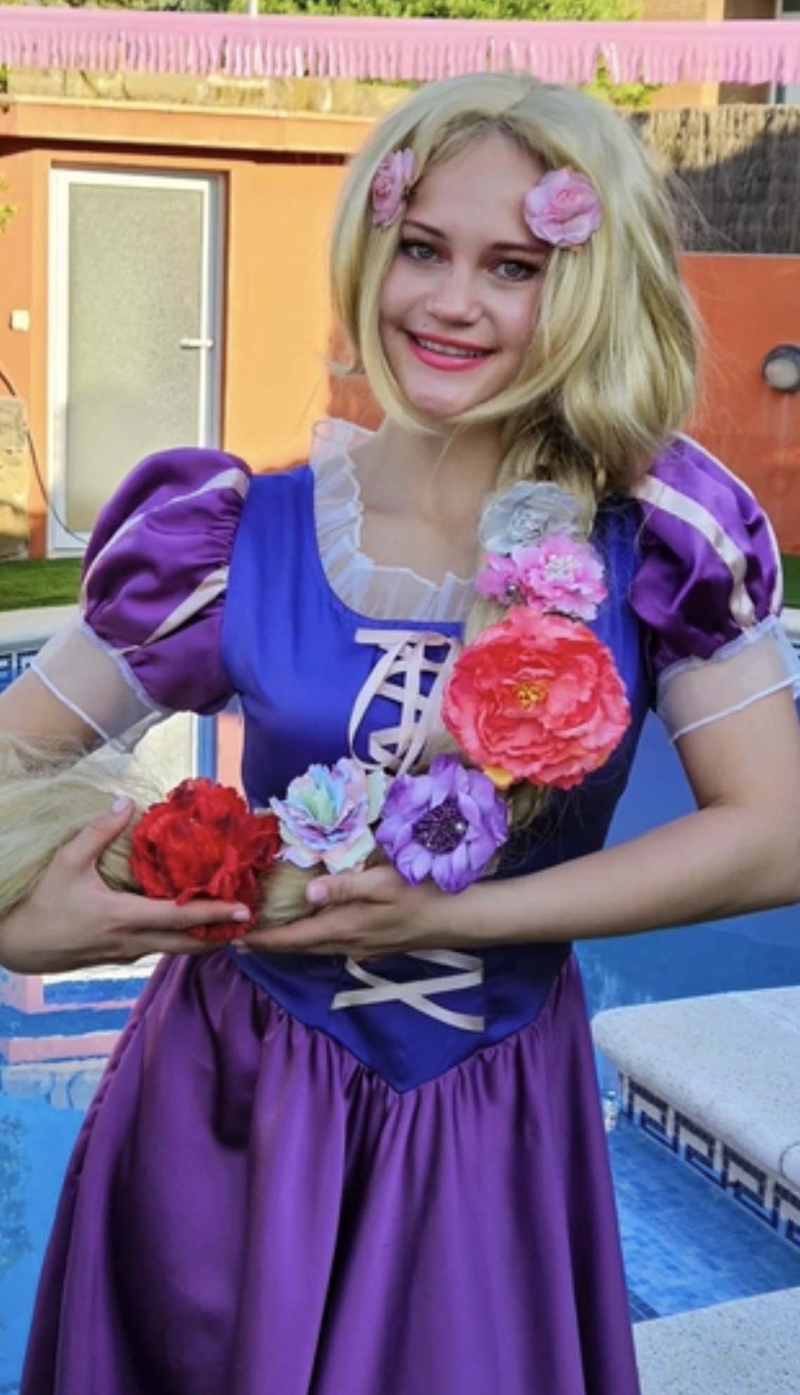 BUSCAMOS Chica para hacer de – RAPUNZEL- en evento en BCN